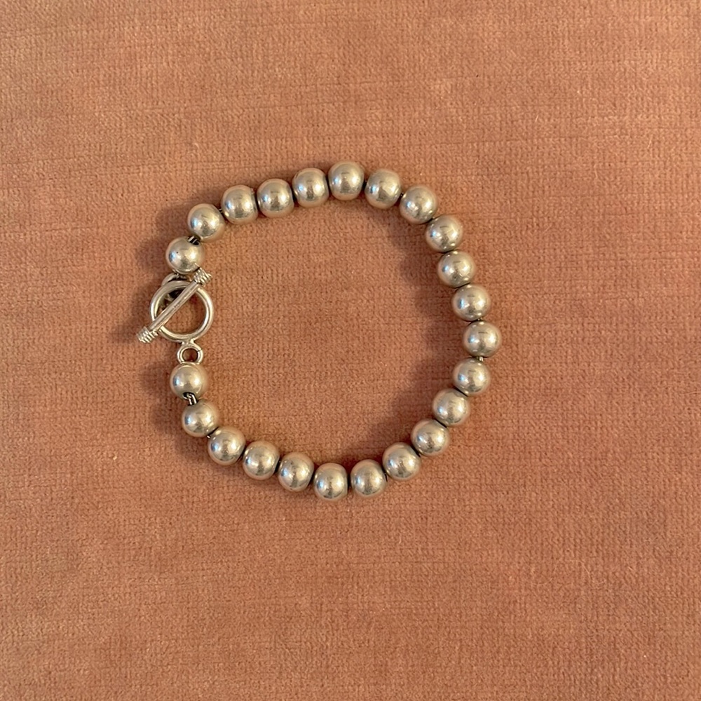 Women’s sterling silver ball bracelet with toggle clasp.